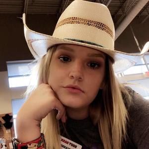 Meet your Posher, Adrianne